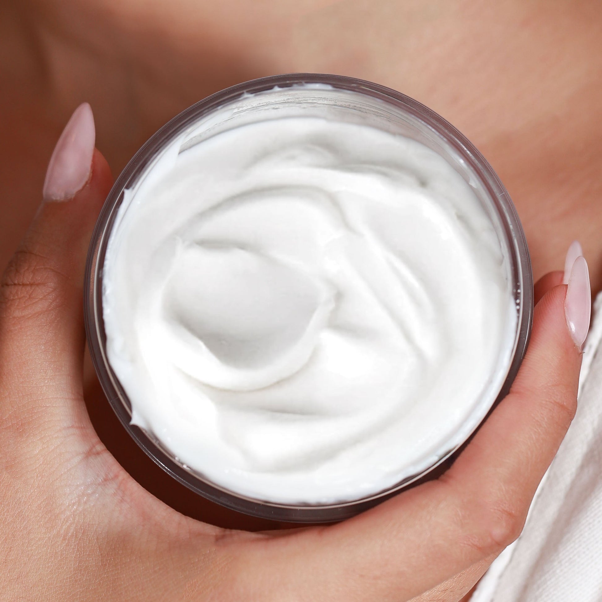 Purely You Become Body Cream formulation is packed with vitamin and antioxidants for skin hydration and nourishment for the ultimate glow.